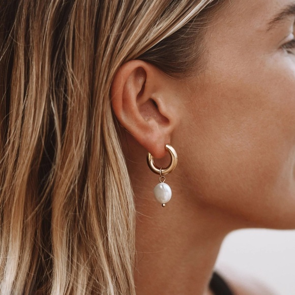 NWT Chunky Pearl Hoops Earrings Atolea - Picture 2 of 2